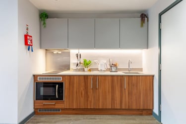 1 bed studio, 40-41 High Street, Englefield Green, Egham, TW209DP - Image 2
